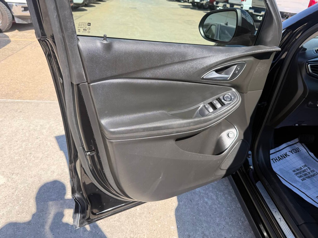 Buick Encore GX Vehicle Full-screen Gallery Image 08