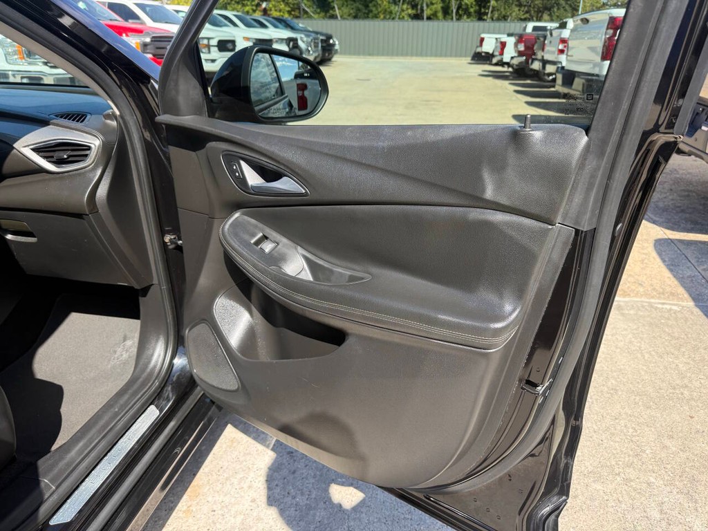 Buick Encore GX Vehicle Full-screen Gallery Image 11