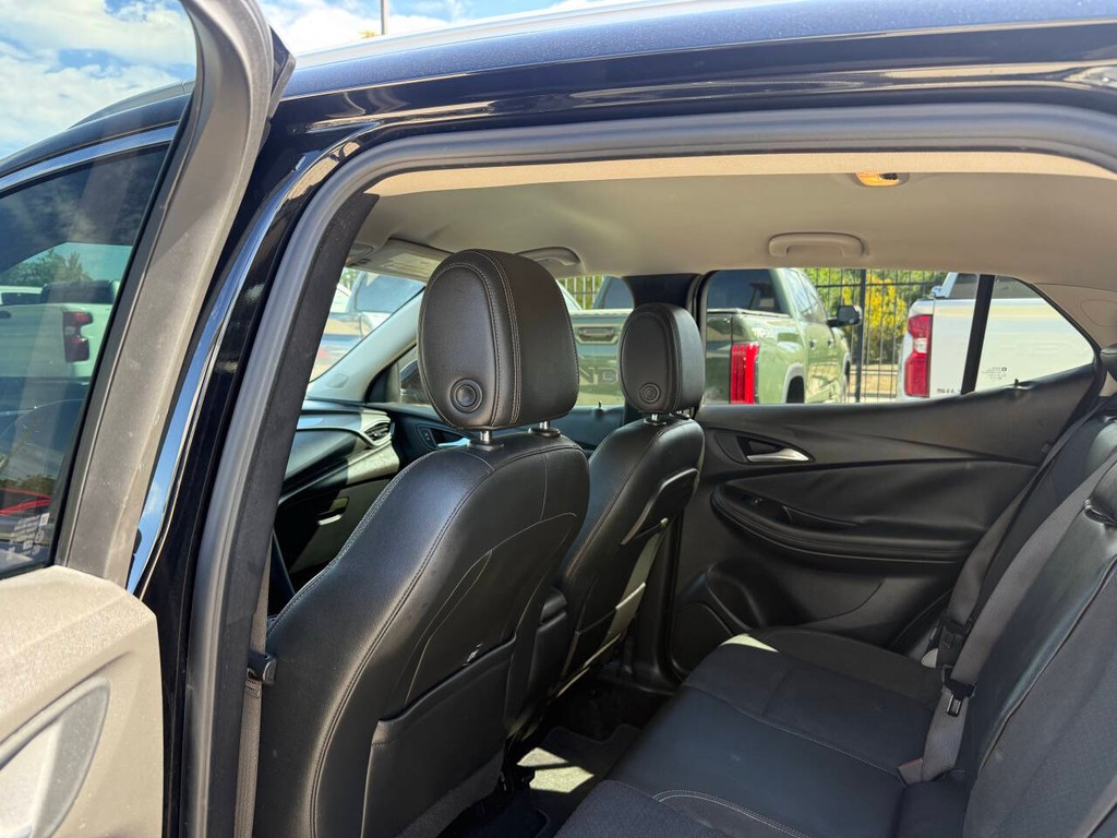 Buick Encore GX Vehicle Full-screen Gallery Image 12