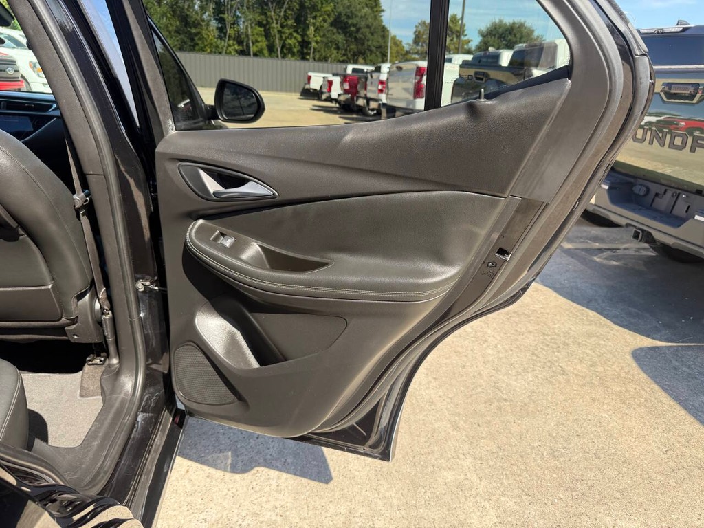 Buick Encore GX Vehicle Full-screen Gallery Image 16