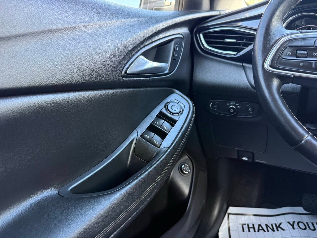 Buick Encore GX Vehicle Full-screen Gallery Image 30