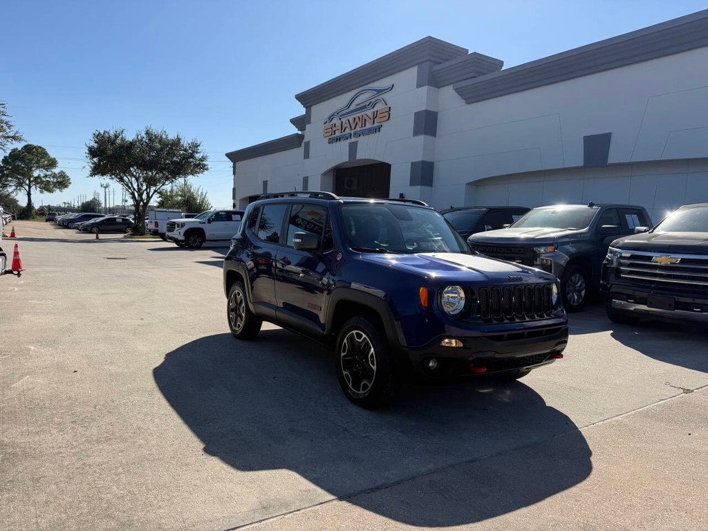 Jeep Renegade Vehicle Full-screen Gallery Image 02