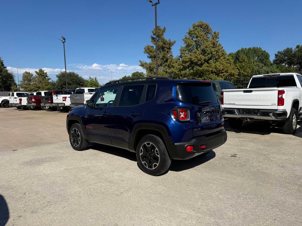 Jeep Renegade Vehicle Full-screen Gallery Image 04