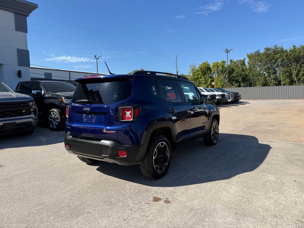 Jeep Renegade Vehicle Full-screen Gallery Image 05