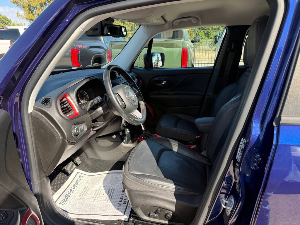 Jeep Renegade Vehicle Full-screen Gallery Image 07
