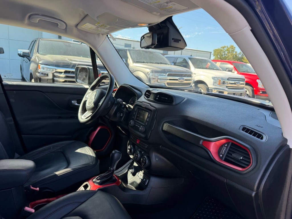 Jeep Renegade Vehicle Full-screen Gallery Image 09