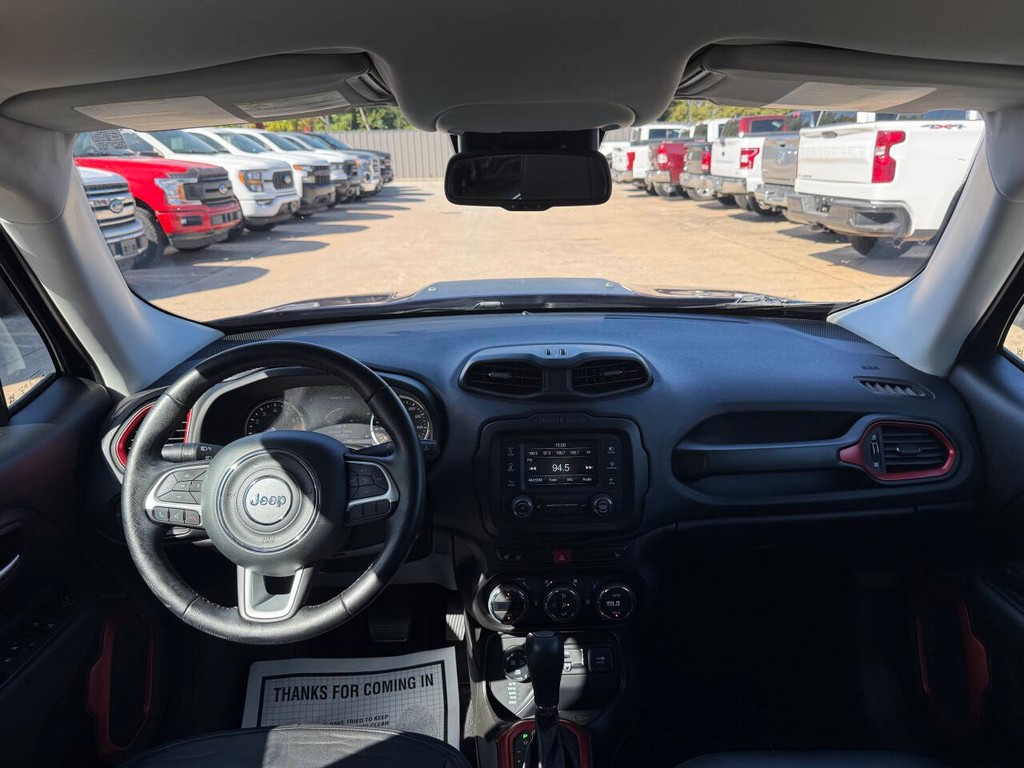 Jeep Renegade Vehicle Full-screen Gallery Image 17