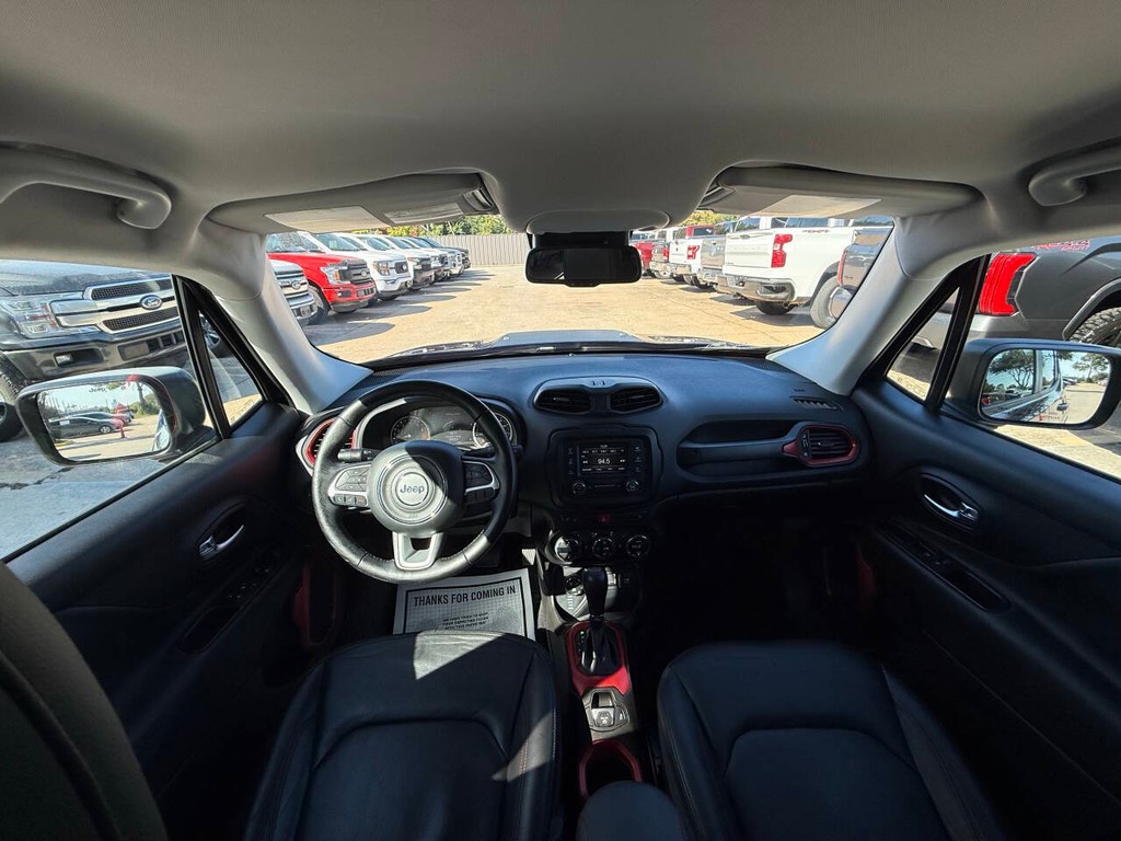 Jeep Renegade Vehicle Full-screen Gallery Image 18