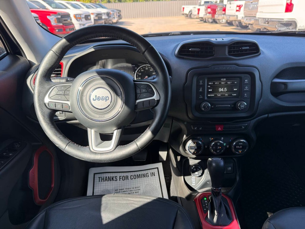 Jeep Renegade Vehicle Full-screen Gallery Image 21