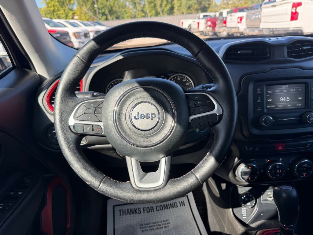 Jeep Renegade Vehicle Full-screen Gallery Image 22