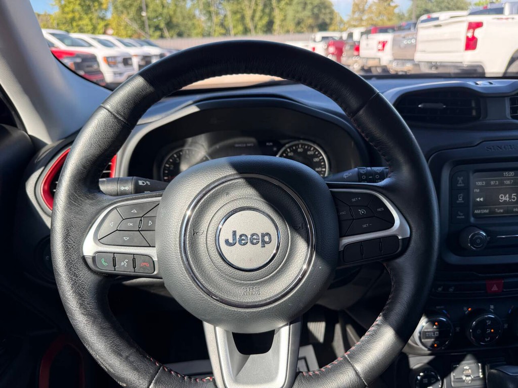 Jeep Renegade Vehicle Full-screen Gallery Image 23