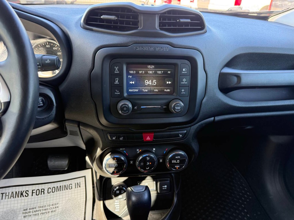 Jeep Renegade Vehicle Full-screen Gallery Image 24