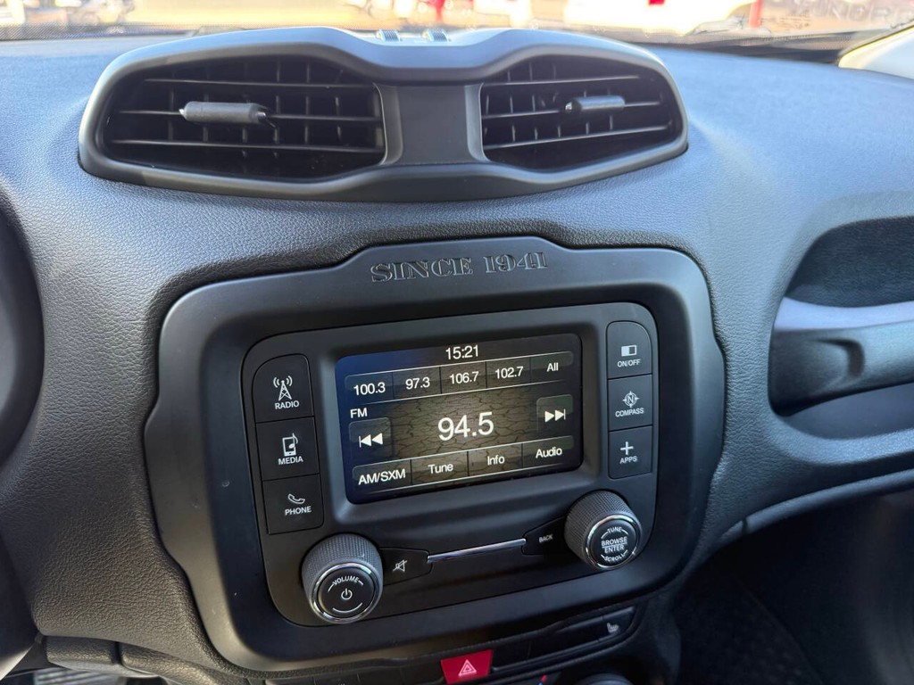 Jeep Renegade Vehicle Full-screen Gallery Image 25
