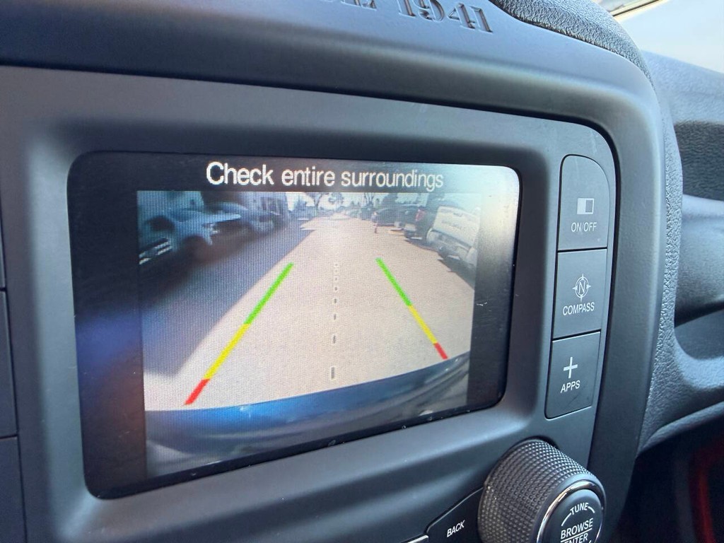Jeep Renegade Vehicle Full-screen Gallery Image 26