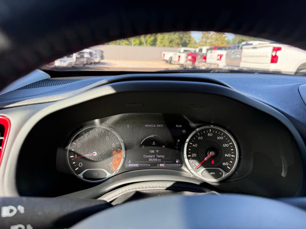Jeep Renegade Vehicle Full-screen Gallery Image 32