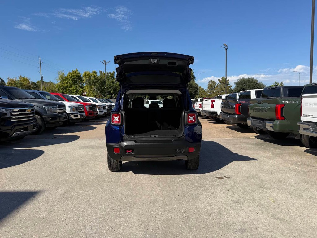 Jeep Renegade Vehicle Full-screen Gallery Image 36