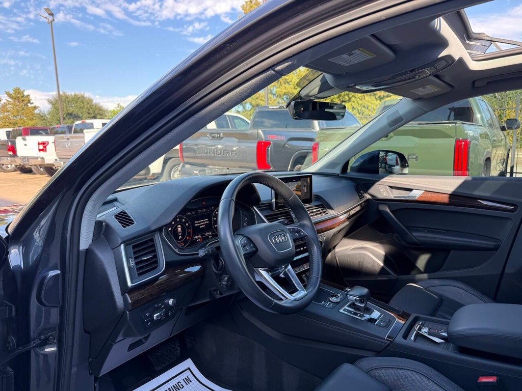 Audi Q5 Vehicle Full-screen Gallery Image 06
