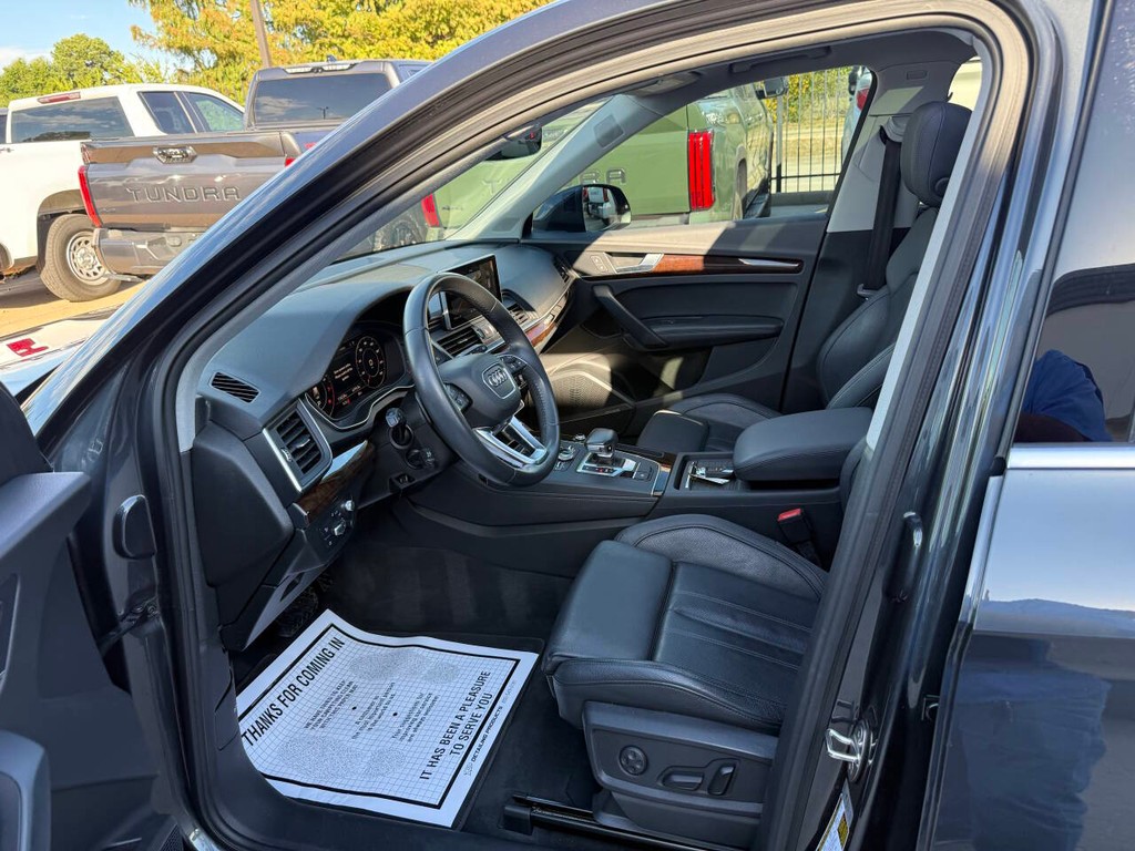 Audi Q5 Vehicle Full-screen Gallery Image 07