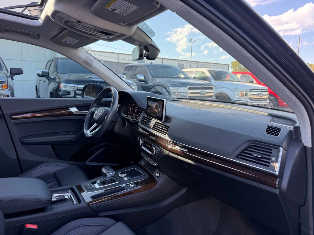Audi Q5 Vehicle Full-screen Gallery Image 09