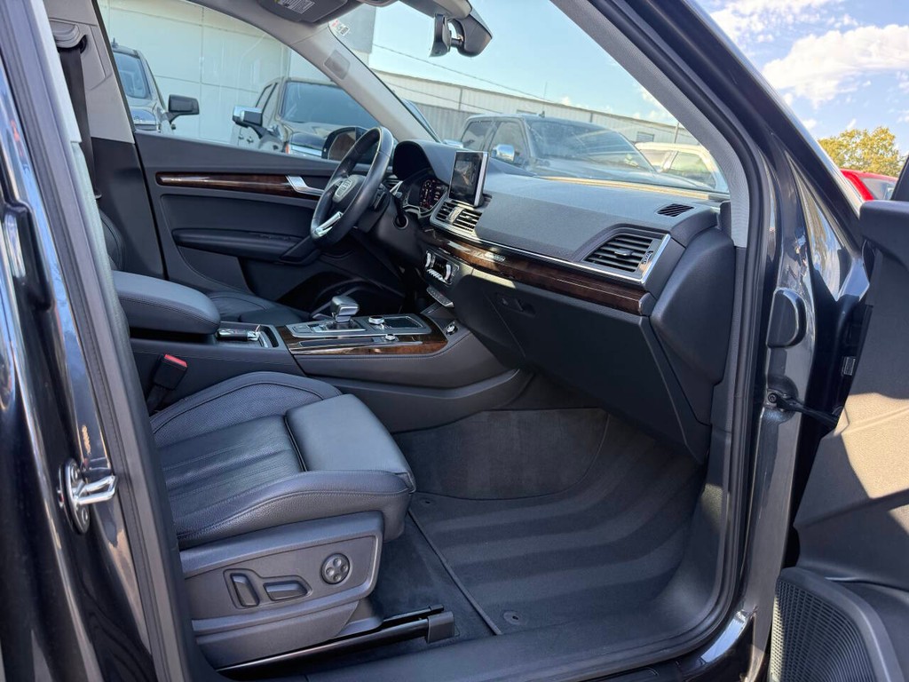 Audi Q5 Vehicle Full-screen Gallery Image 10