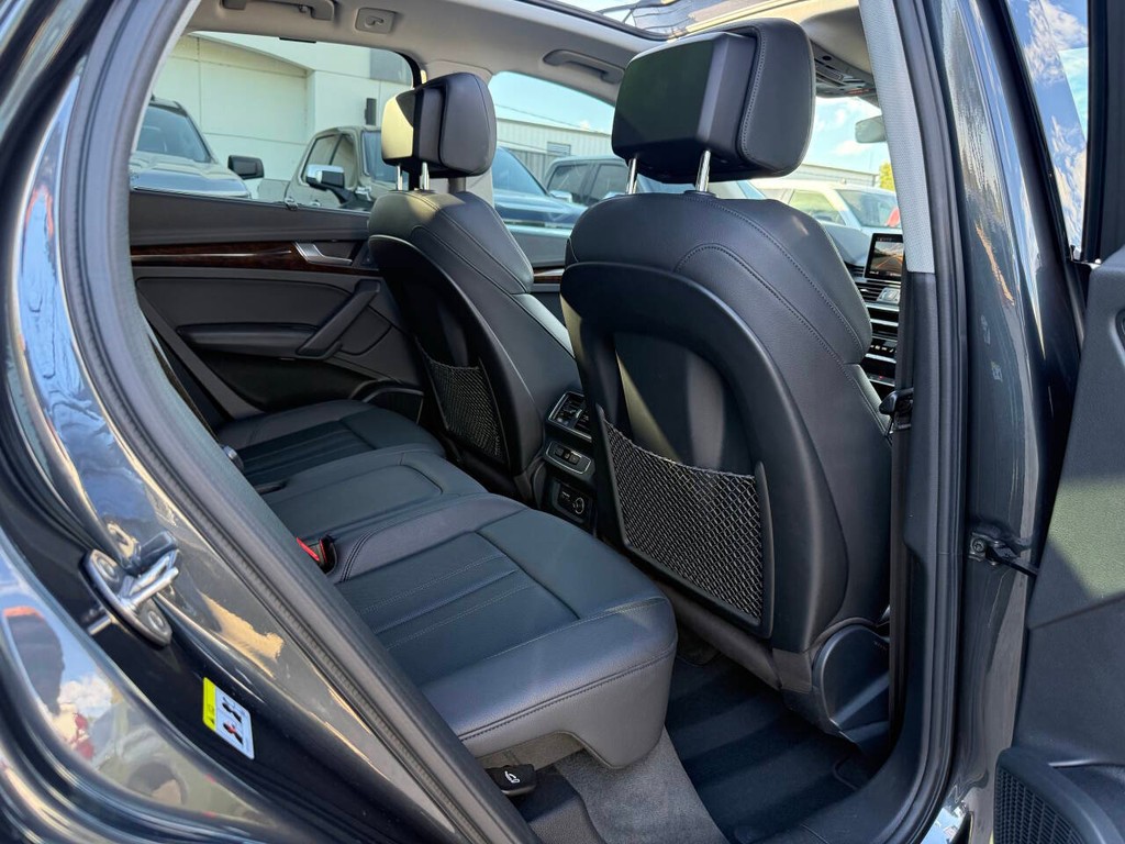 Audi Q5 Vehicle Full-screen Gallery Image 15