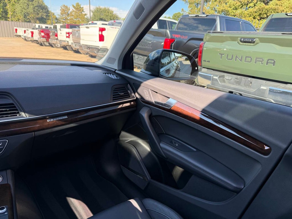 Audi Q5 Vehicle Full-screen Gallery Image 21