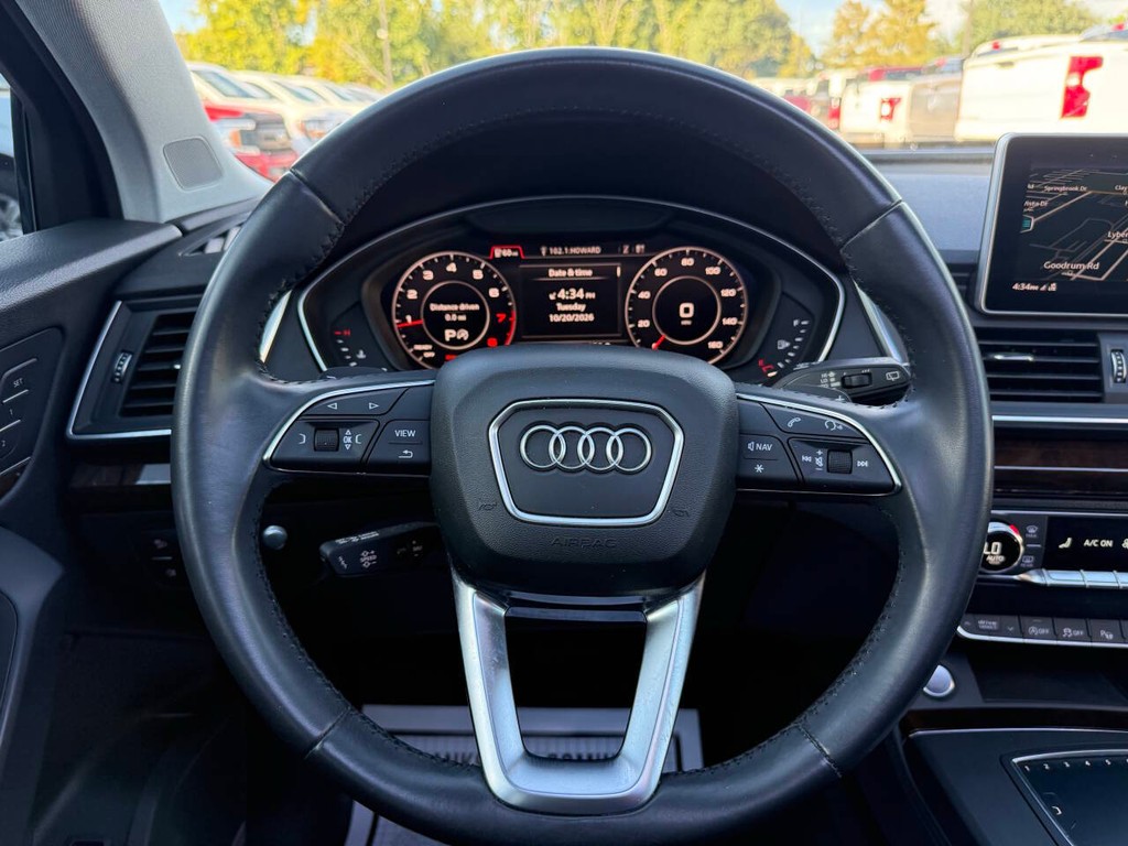 Audi Q5 Vehicle Full-screen Gallery Image 23
