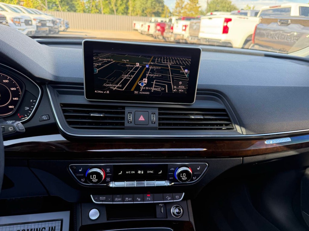 Audi Q5 Vehicle Full-screen Gallery Image 24