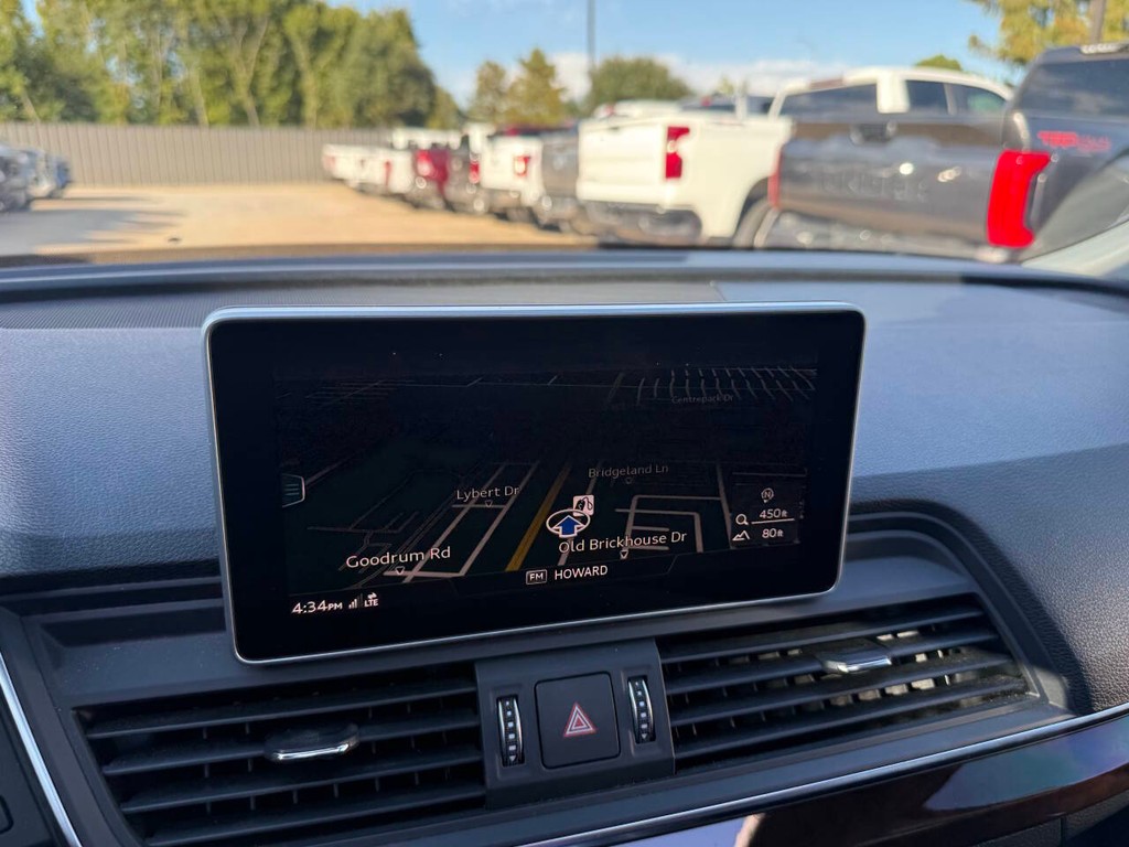 Audi Q5 Vehicle Full-screen Gallery Image 25