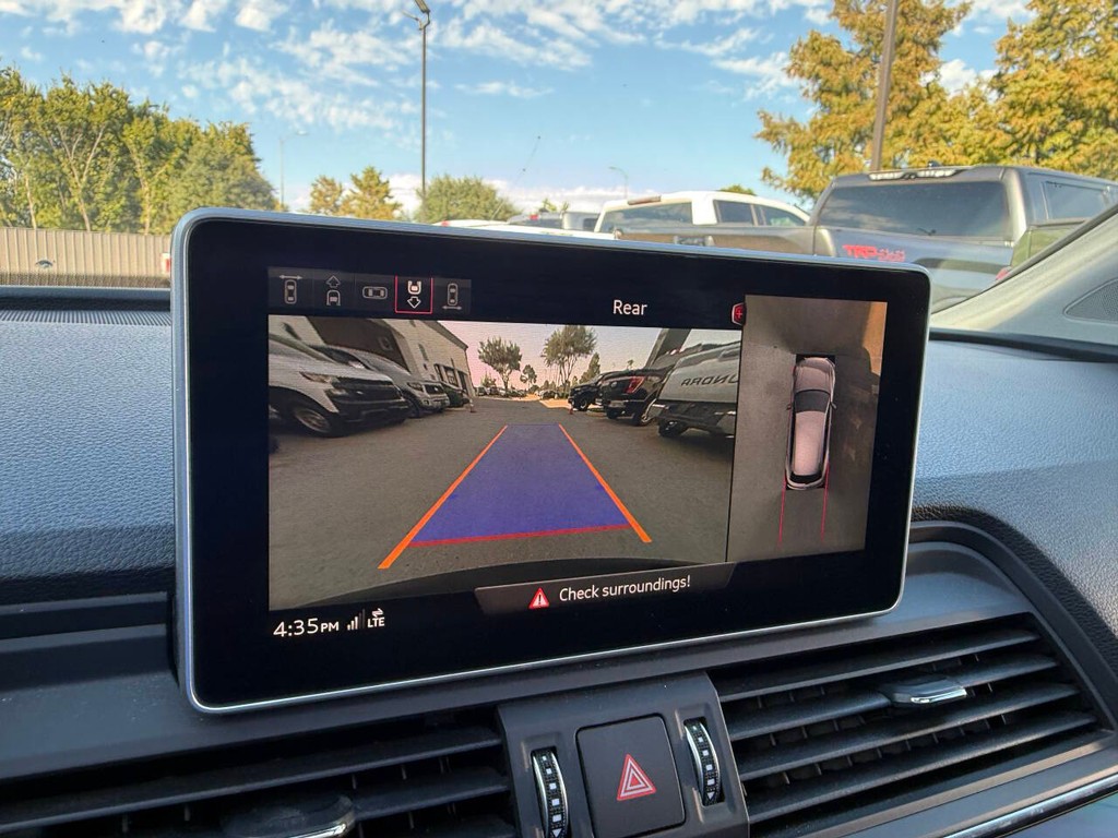 Audi Q5 Vehicle Full-screen Gallery Image 26