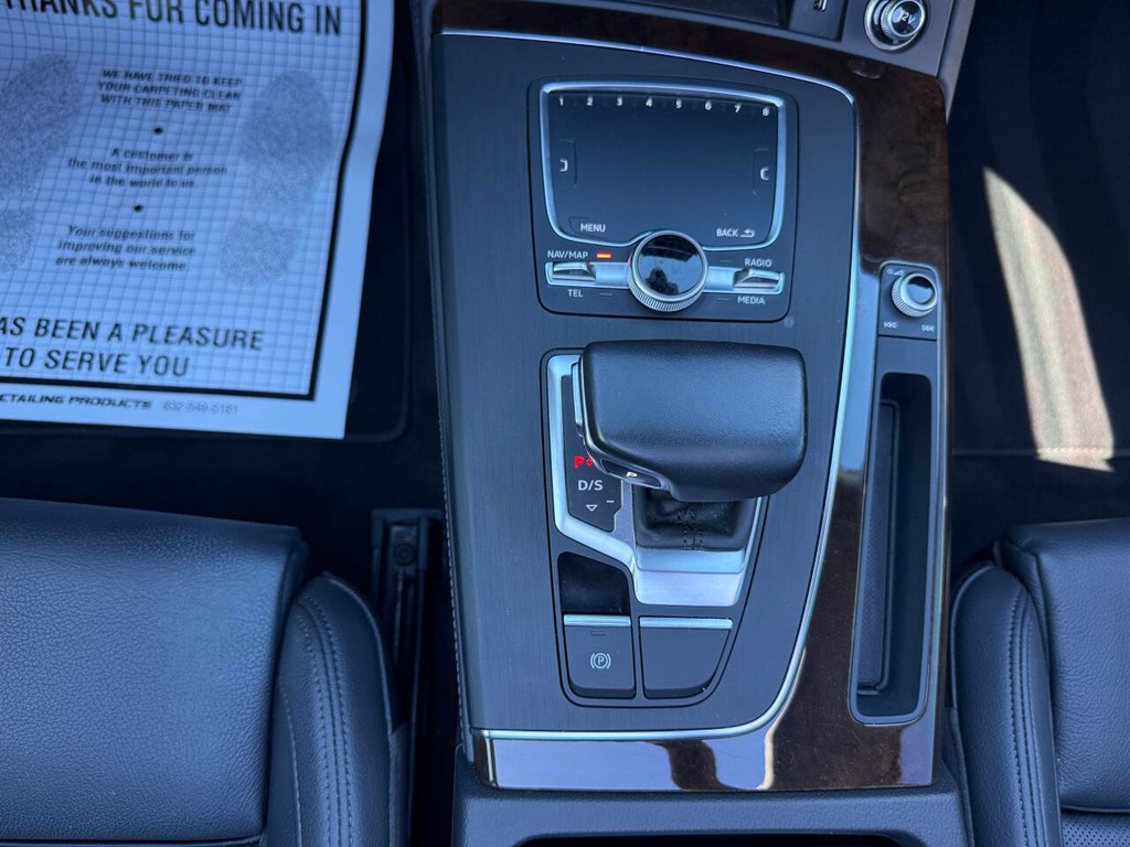 Audi Q5 Vehicle Full-screen Gallery Image 28