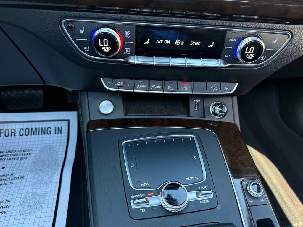Audi Q5 Vehicle Full-screen Gallery Image 29