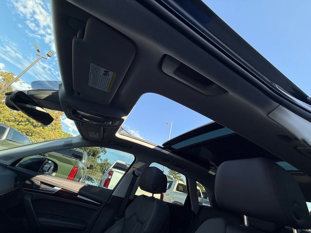 Audi Q5 Vehicle Full-screen Gallery Image 31