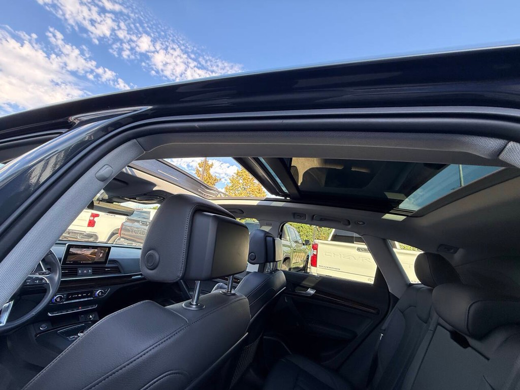 Audi Q5 Vehicle Full-screen Gallery Image 32