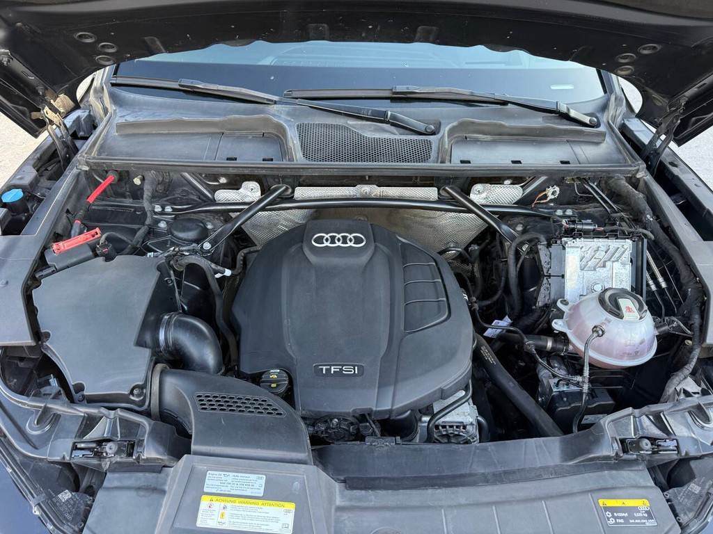 Audi Q5 Vehicle Full-screen Gallery Image 36