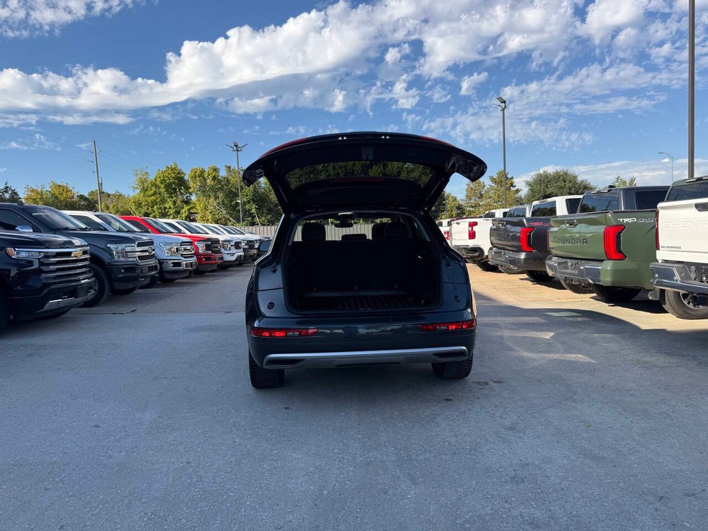 Audi Q5 Vehicle Full-screen Gallery Image 38