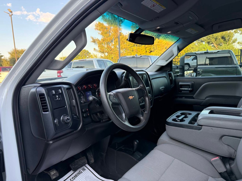 Chevrolet Silverado 2500HD Vehicle Full-screen Gallery Image 06