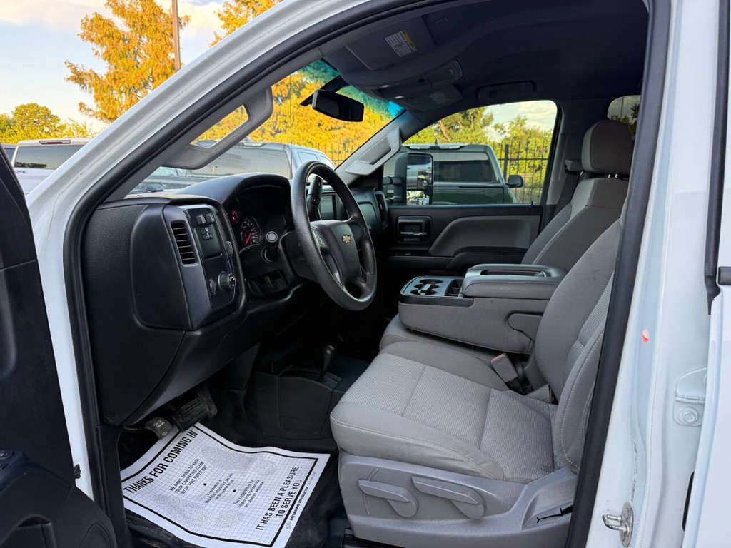 Chevrolet Silverado 2500HD Vehicle Full-screen Gallery Image 07