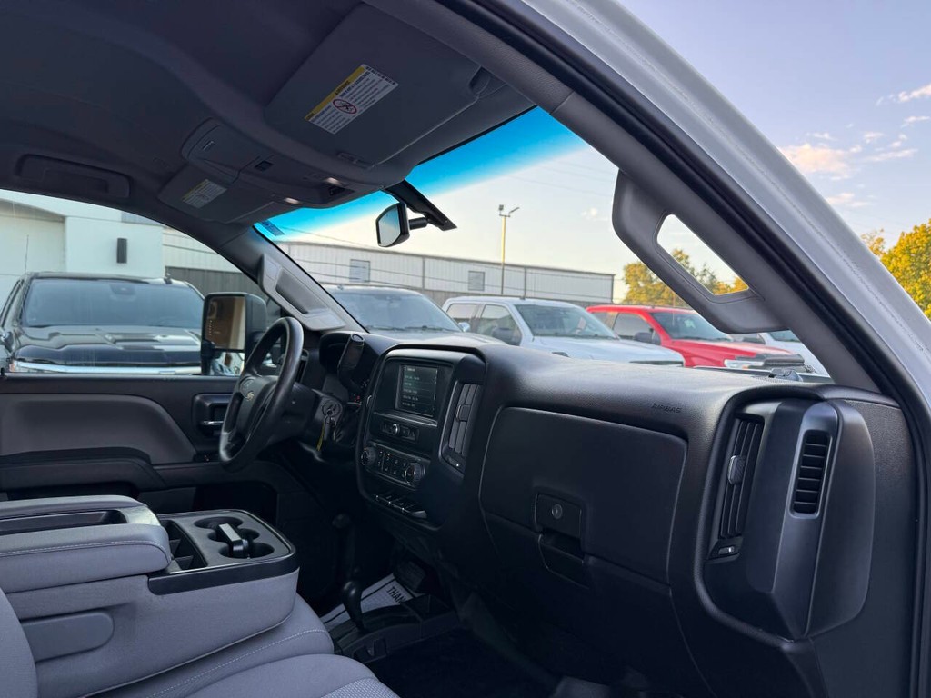 Chevrolet Silverado 2500HD Vehicle Full-screen Gallery Image 09