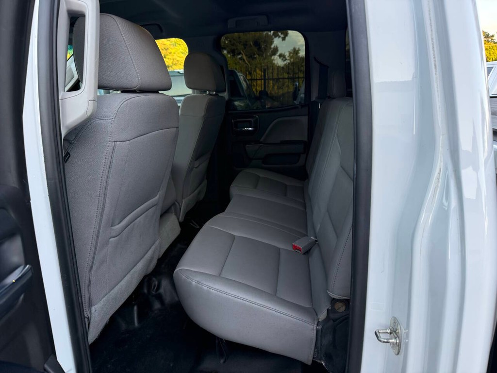 Chevrolet Silverado 2500HD Vehicle Full-screen Gallery Image 14