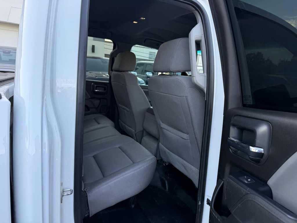 Chevrolet Silverado 2500HD Vehicle Full-screen Gallery Image 15