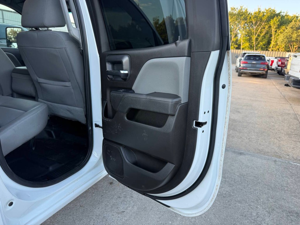 Chevrolet Silverado 2500HD Vehicle Full-screen Gallery Image 17