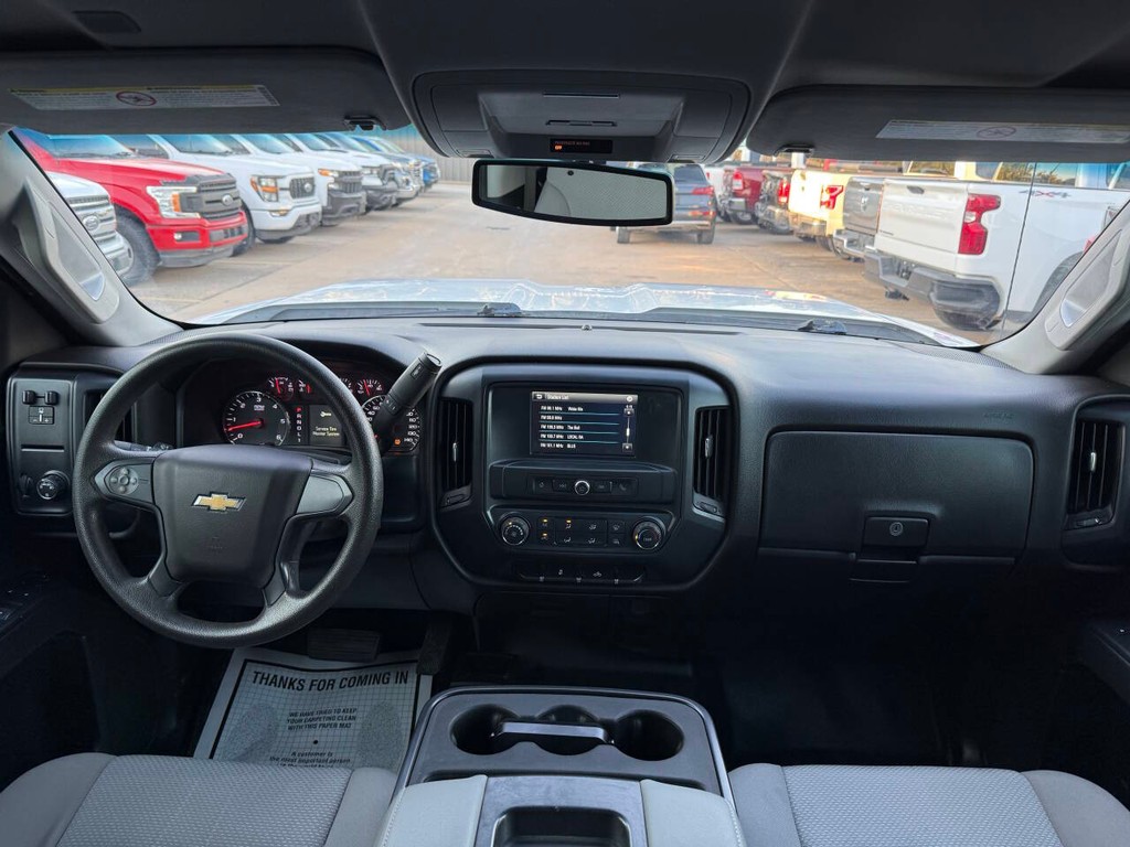 Chevrolet Silverado 2500HD Vehicle Full-screen Gallery Image 18