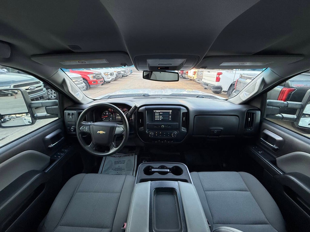 Chevrolet Silverado 2500HD Vehicle Full-screen Gallery Image 19