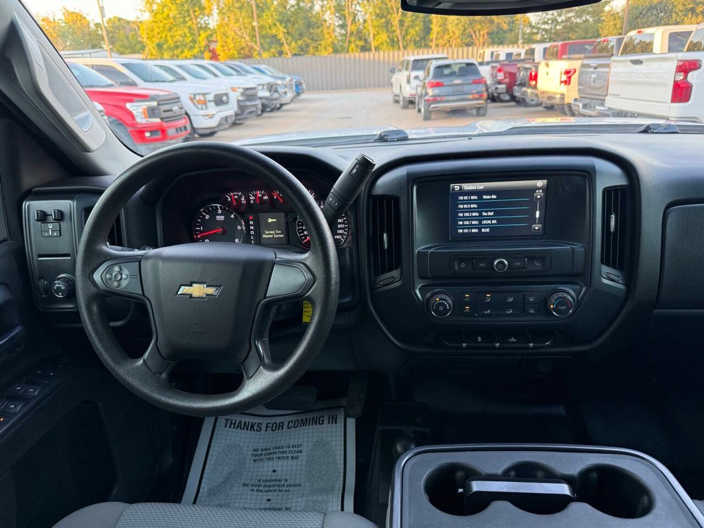 Chevrolet Silverado 2500HD Vehicle Full-screen Gallery Image 22