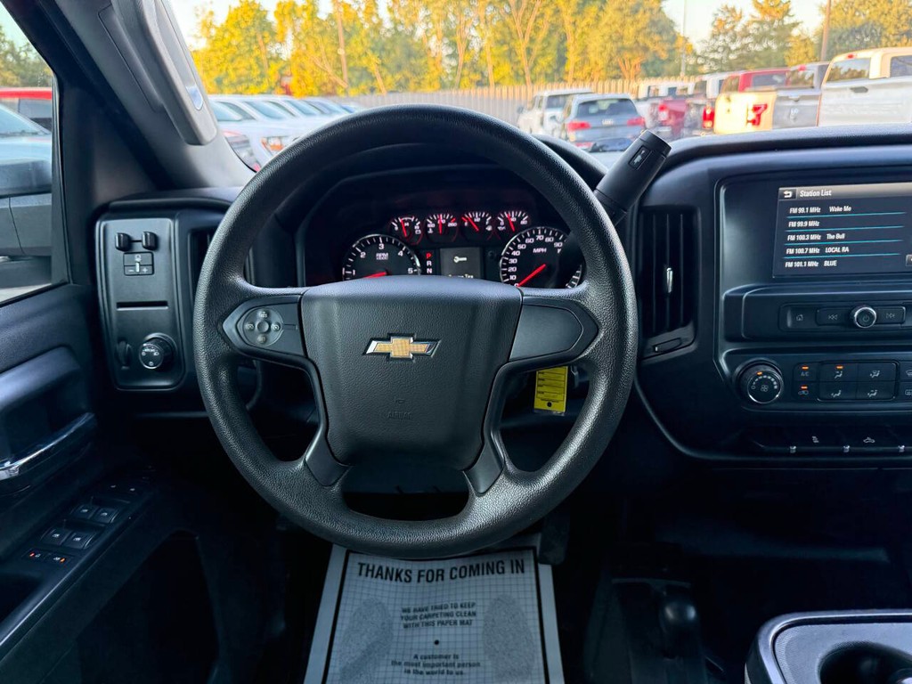 Chevrolet Silverado 2500HD Vehicle Full-screen Gallery Image 23