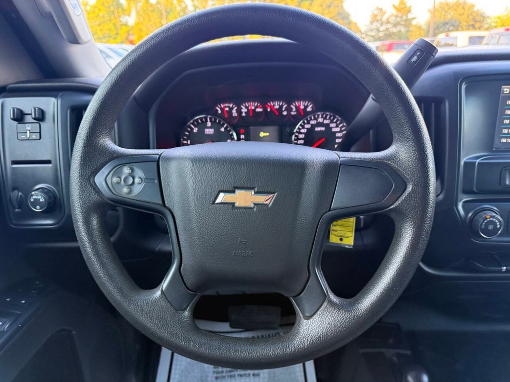Chevrolet Silverado 2500HD Vehicle Full-screen Gallery Image 26