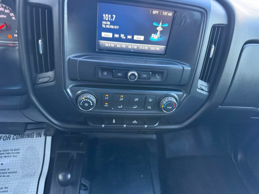 Chevrolet Silverado 2500HD Vehicle Full-screen Gallery Image 30