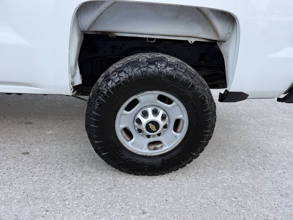 Chevrolet Silverado 2500HD Vehicle Full-screen Gallery Image 37