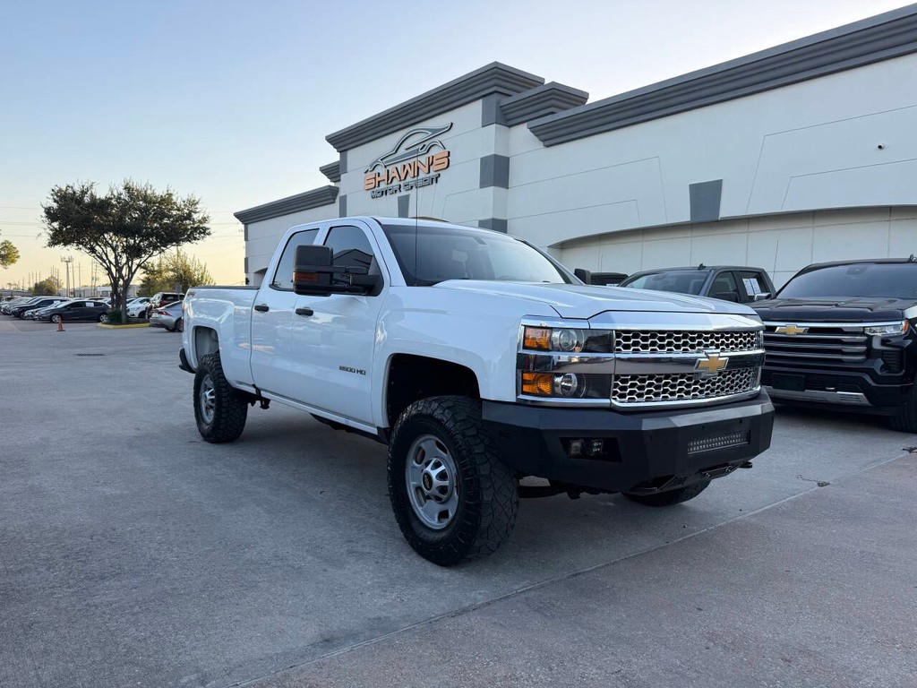Chevrolet Silverado 2500HD Vehicle Full-screen Gallery Image 42